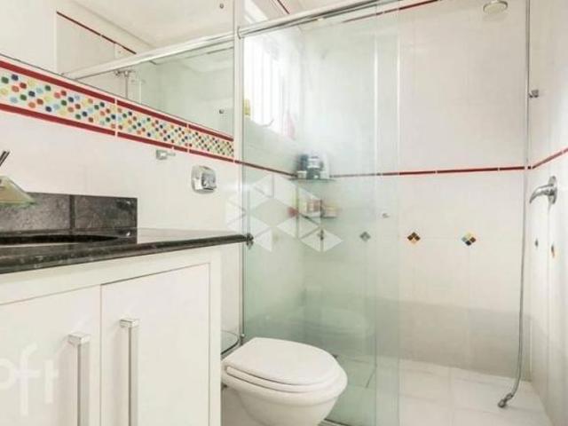 Oportunidade Única, imóvel tem perfil misto residencial semi mobiliado nos fundos e prédio comerc