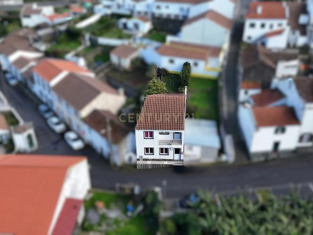 Oportunidade Única: Moradia T3 no Centro da Vila do Nordeste
