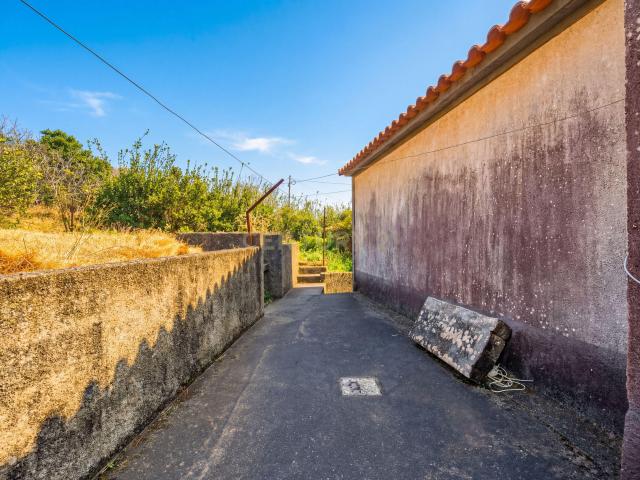 Moradia Tradicional de 2 quartos com Jardim, Estacionamento e Potencial para Alojamento Local