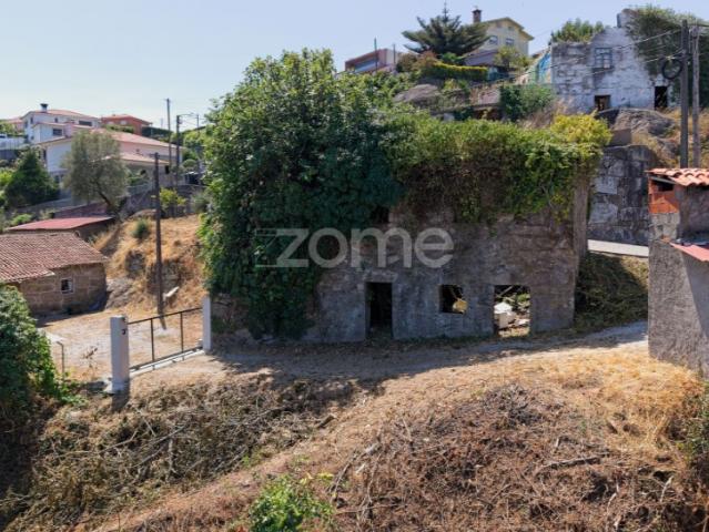 Oportunidade Única: Moradia para Reconstrução em Espinho, Braga