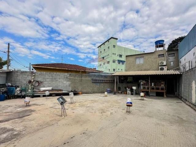 Oportunidade Única no Imirim: Terreno Espaçoso com Casa nos Fundos e Fundação Pronta!