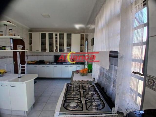 OPORTUNIDADE ÚNICA NO JARDIM SANTA MENA EM GUARULHOS! 2 CASAS SOBREPOSTAS EM UM TERRENO PLANO DE 285