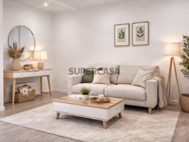 Oportunidade Única na Amadora T2 com Logradouro!