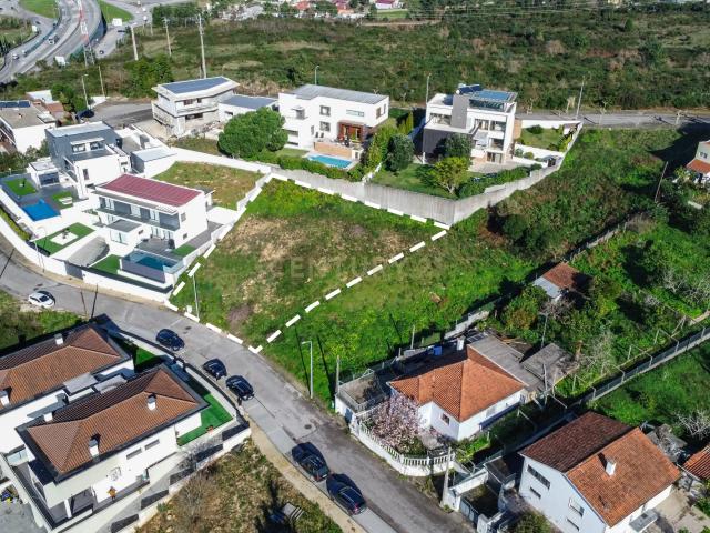 Oportunidade Única para a Sua Moradia de Sonho em Loteamento