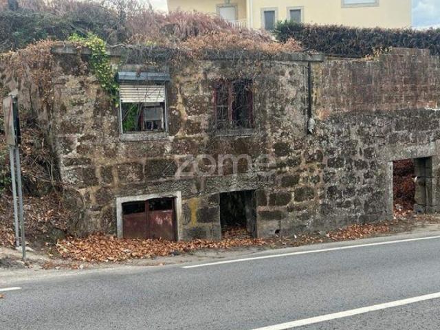 Oportunidade Única Ruínas com Terreno em Parada de Cunhos
