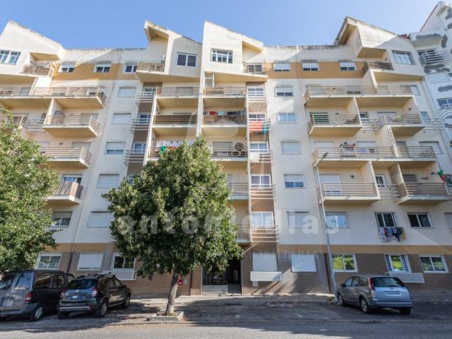 Oportunidade Única ! T2 Duplex com Terraço Privativo e Estacionamento