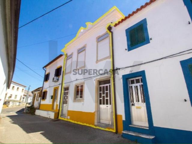 Oportunidade Única T4 em Tomar: Casa Grande + Negócio Próprio numa Localização Premium