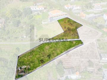 Oportunidade Única: Terreno com Construção em Curso e Vista Deslumbrante Madeira