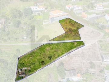 Oportunidade Única: Terreno com Construção em Curso e Vista Deslumbrante Madeira