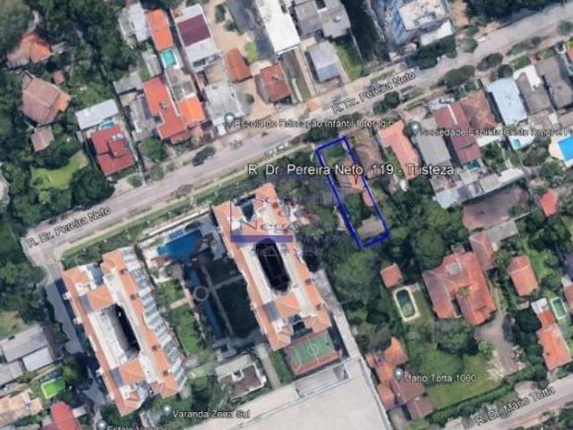 Oportunidade única: Terreno com casa antiga à venda em Porto Alegre RS, bairro Tristeza. Venha confe
