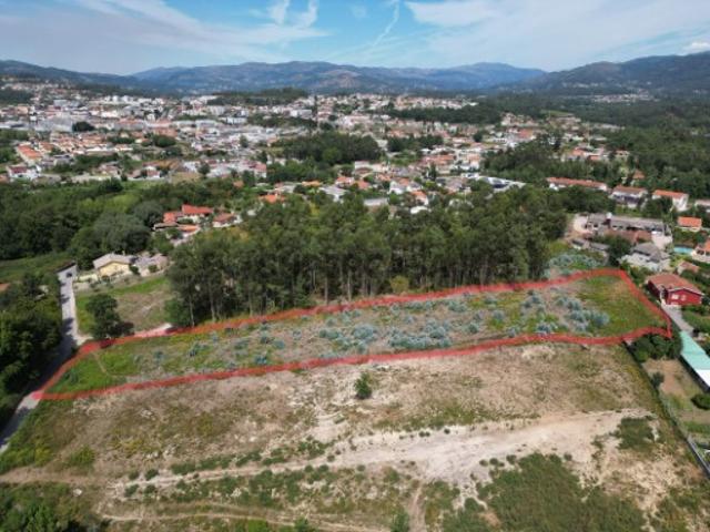 Oportunidade Única: Terreno de 6000m² em Vila Verde com Acessos Privilegiados