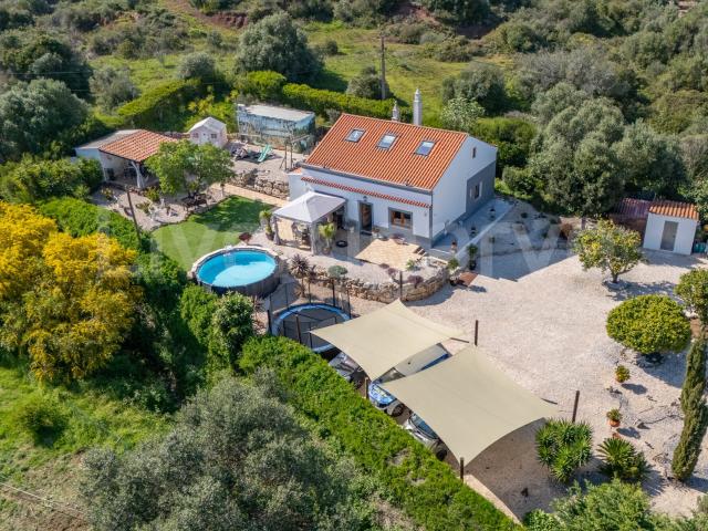 Oportunidade | V4 Villa Renovada em Budens à Venda Vila do. 179m² Budens