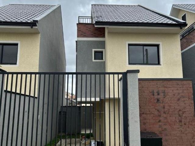 Oportunidade Xaxim! Sobrado de 118m² com Excelente Acabamento e Localização