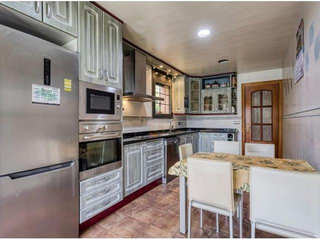 Oportunitat de Chalet en Plà de Sant Genís amb jardí i piscina