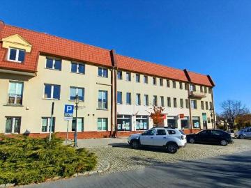Przestronne biuro 338 m² w centrum Opatowa z miejscami parkingowymi
