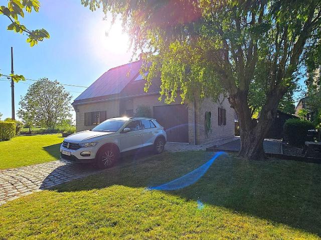 Open building with 3 bedrooms and garden