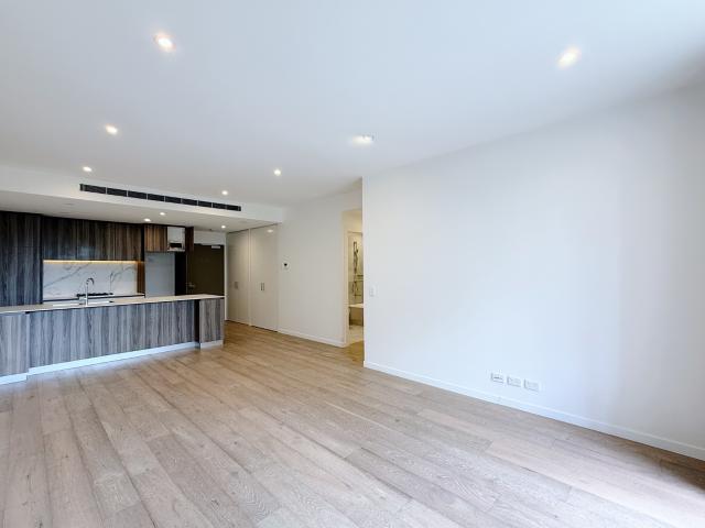 Open Balcony & Timber Floor & Spacious & Quiet & Secure