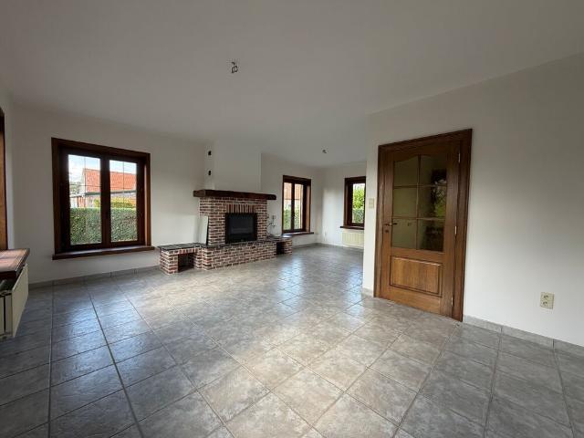 Open bebouwing te huur met 4 slaapkamers in Bassevelde