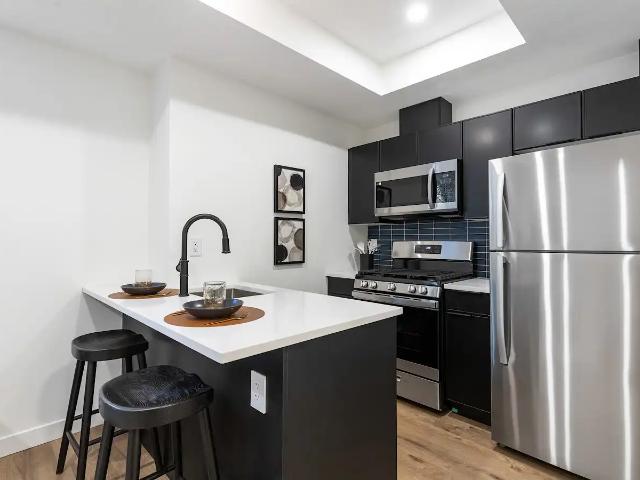 Open Concept UNFURNISHED Suite Close To Downtown and Golf Course!