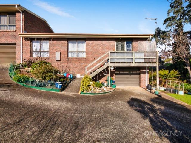 Peaceful And Low Maintenance Your Hillcrest Sanctuary Awaits