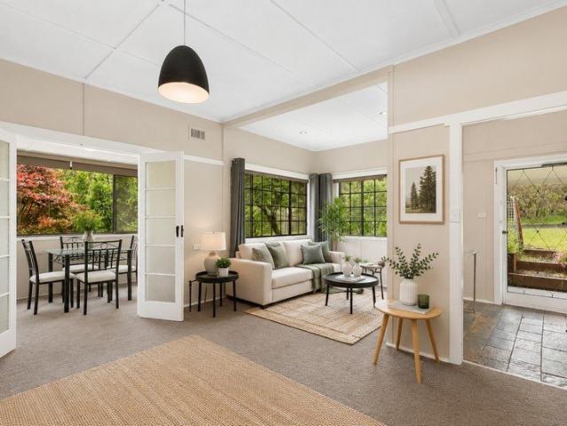 Mountain cottage on an expansive block