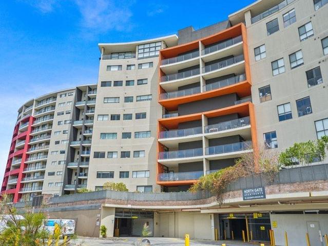 Stylish & Spacious Apartment in the Heart of North Rocks!