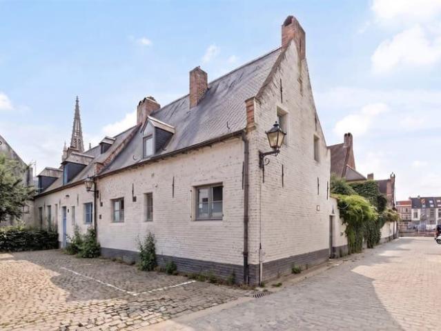 OPEN HOUSE Sat Aug. 29 Move in ready Beguinage home with