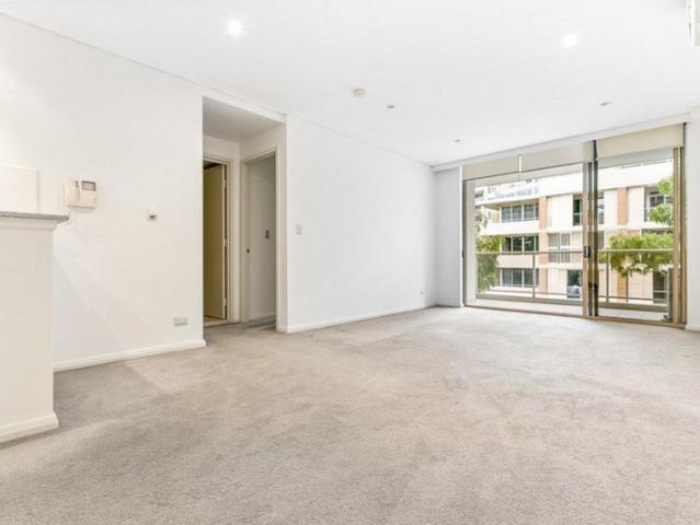 OWNER MOTIVATED TO SELL Urban Sophistication One Bedroom Apartment in Waterloo For Sale