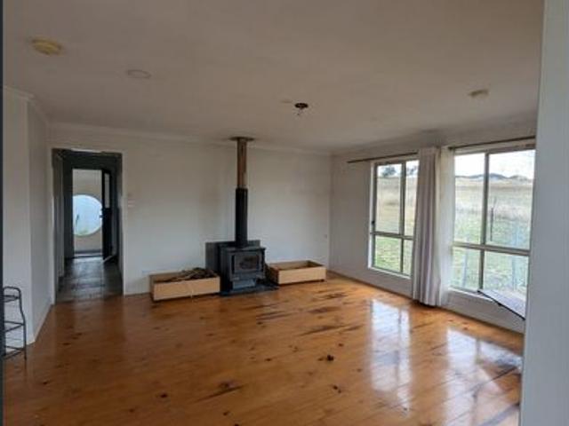 Open plan country living with glorious views. Astronomy and Horse friendly