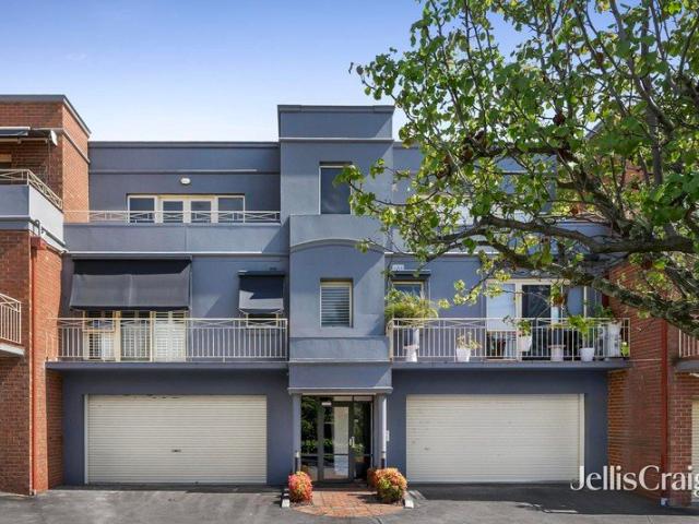 Open plan design with leafy outlook, metres to Templestowe Village