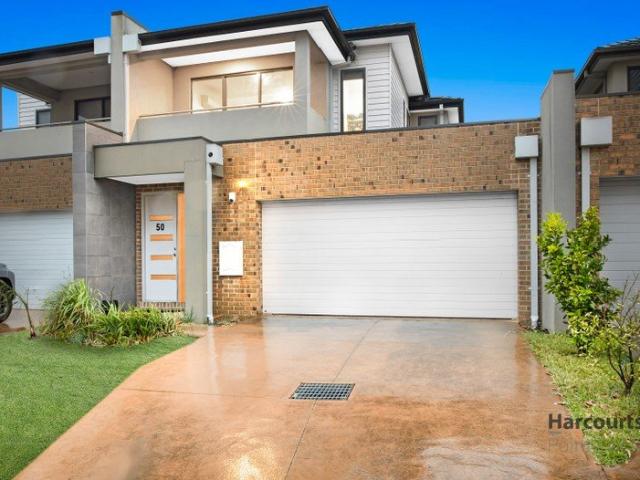 Open plan Family Living with a Gorgeous View !