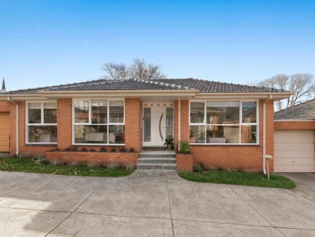 Open Plan & Filled with Sunshine!