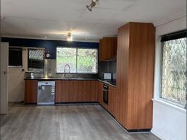 open plan kitchen and living room. walk to Banister primary school and Lynwood High school.