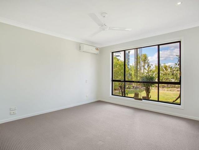 Open Plan Home With Resort Facilities