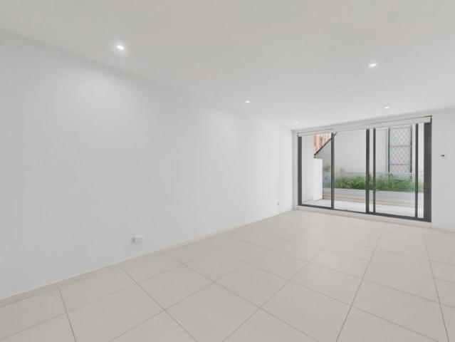 Open Plan Living, Outdoor Space and Parking