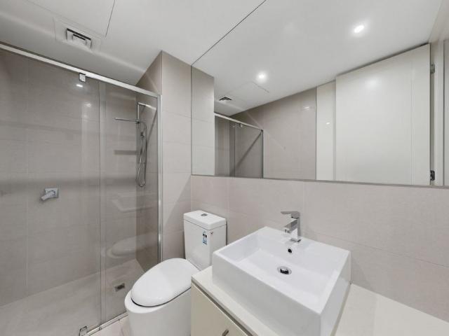 Open Plan Living, Outdoor Space and Parking