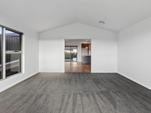 Open Plan Living in a Convenient Ambleside Location