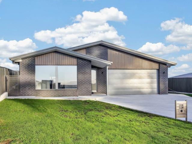 Open Plan Living in a Convenient Ambleside Location