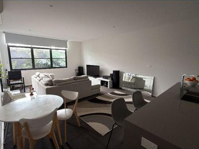 Open plan living in a vibrant city location