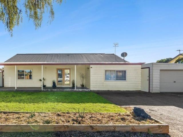 Open Plan living in the Heart of Monash