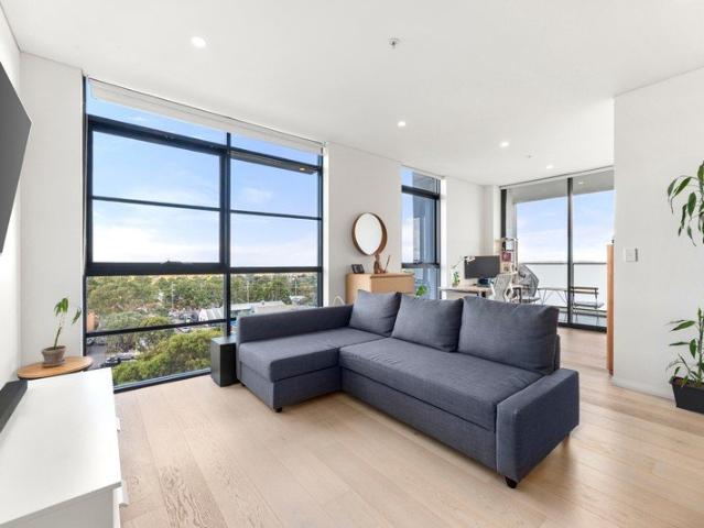 Open Plan Living with Oversized Entertaining Balcony