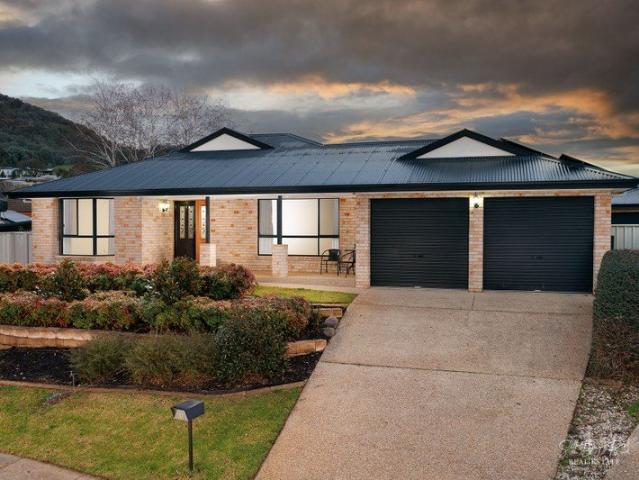 COUNTRY CLUB LIVING WITH FRESH APPEAL