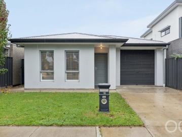 Open the Door to Modern Courtyard Living in a Prime Findon Location