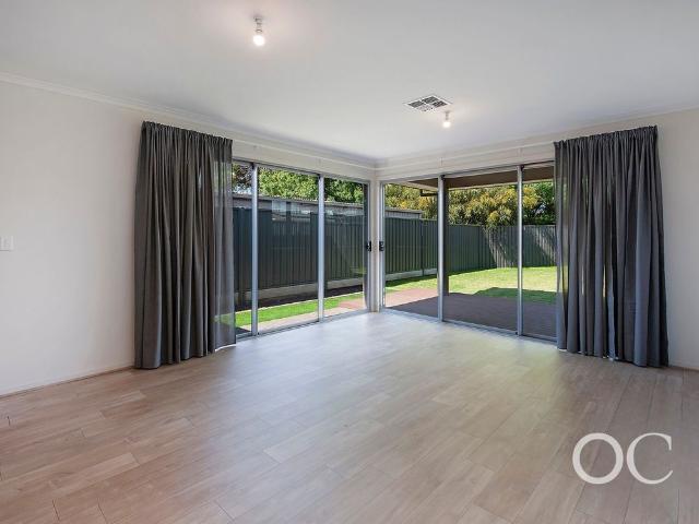 Open the Door To Modern Living Between the City and Sea