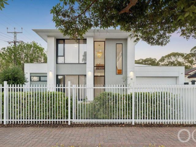 Open the Door to a Corner Class Act with a Designer's Touch and Linear Trail in Hand