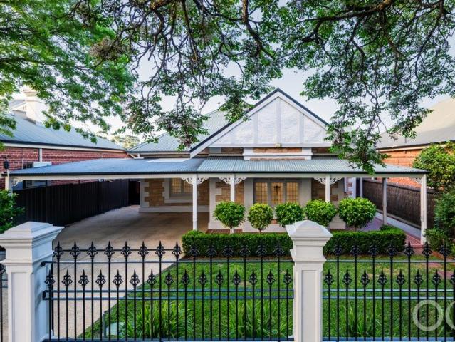 Open the Door to a Classic Kingswood Beauty with a Bold Architectural Encore