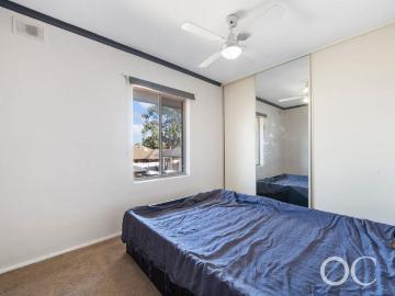 Open The Door to a Spacious, Charming & Central Unit in Broadview