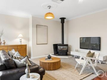 Open the Door to a Spacious Entertainer in Daw Park / Close the Door on Rising Energy Costs