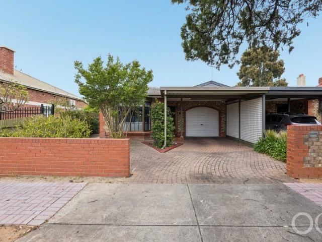 Open the Door to a Spacious Retreat With a Sociable Plan and a City Connection