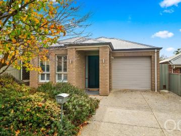 Open the Door to a Polished McLaren Vale Villa With the Village at Its Feet